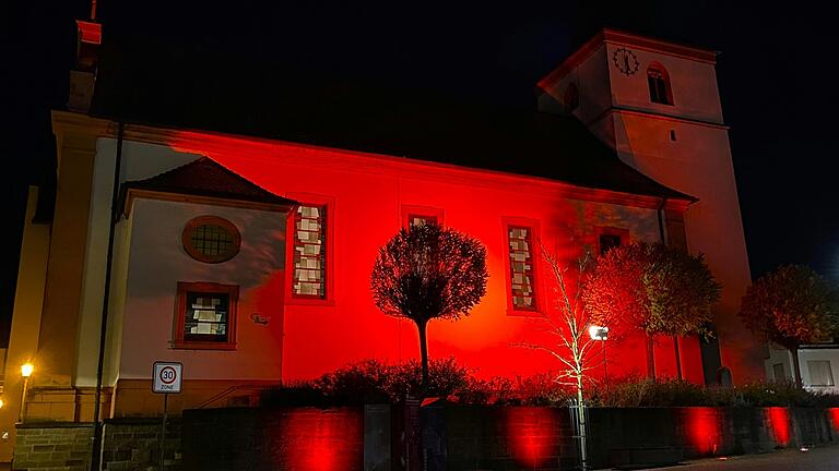 Der 'Red Wednesday' - Solidaritätstag mit verfolgten Christen wurde in Stadtlauringen begangen.