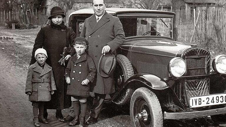 Kurt Salomon Maier mit seinem Bruder Heinz und den Eltern Charlotte und Siegfried Maier 1935 in Kippenheim.