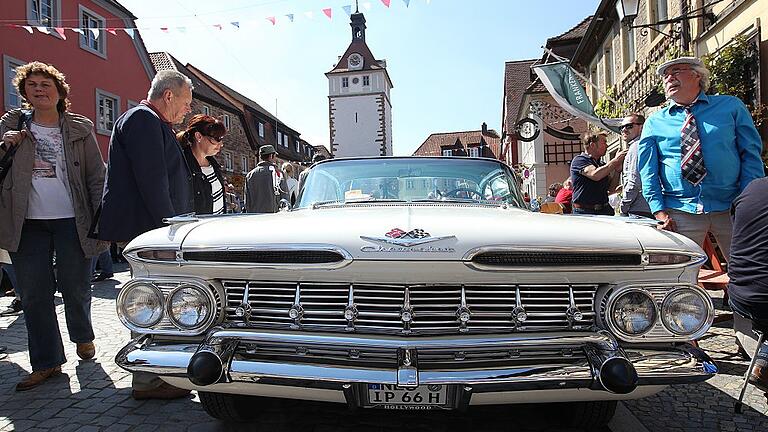 Die Straßenkreuzer werden am Samstag bei den Prichsenstadt Classics die Innenstadt bevölkern. Die Straßenkreuzer werden am Samstag bei den Prichsenstadt Classics die Innenstadt bevölkern.