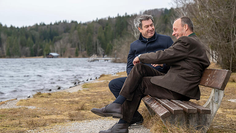 Spaziergang mit Markus Söder und Friedrich Merz.jpeg       -  Demonstrieren Einigkeit: Markus Söder und Friedrich Merz. Am Ende aber kann nur einer von beiden Kandidat werden.