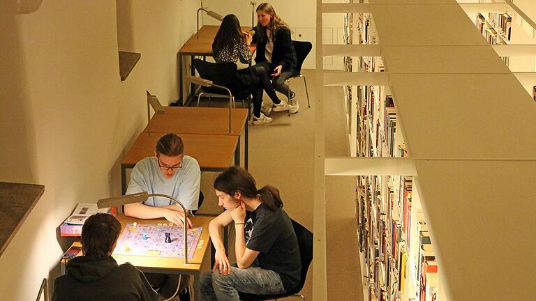 Gut 300 Menschen kamen zur 'Nacht der Bibliotheken' in die Schweinfurter Stadtbücherei. Gut 300 Menschen kamen zur 'Nacht der Bibliotheken' in die Schweinfurter Stadtbücherei.