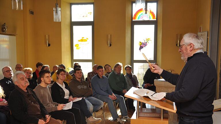 Geschichte anschaulich: Franz Ködel zeigt jüdisches Tafelsilber. Geschichte anschaulich: Franz Ködel zeigt jüdisches Tafelsilber.