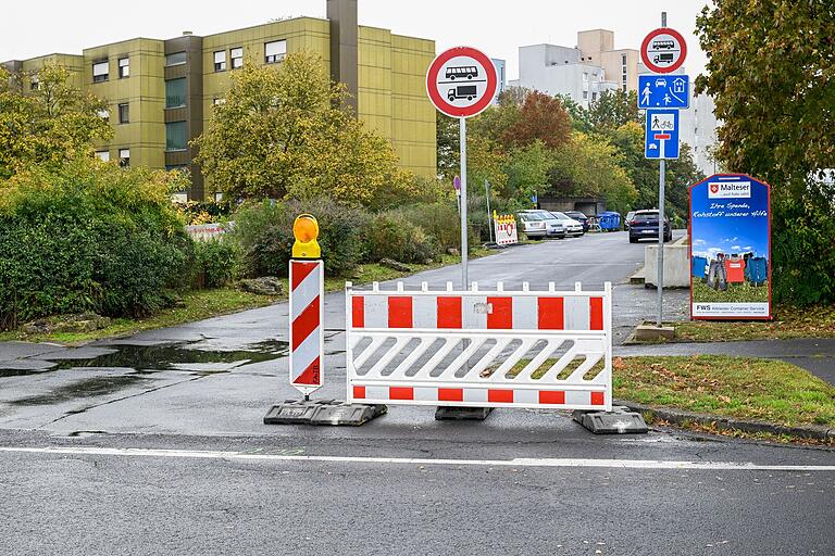 Auf dem Heuchelhof in Würzburg sind Straßen für Lkw und Busse gesperrt, da diese einsturzgefährdet sind.&nbsp; Hier ist die Luxemburger Straße im Oktober zu sehen.