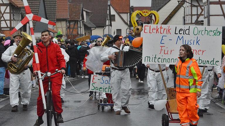 Die Veranstalter des Faschingsumzugs in Aubstadt klagen über immer mehr, was beachtet werden muss. Die Veranstalter des Faschingsumzugs in Aubstadt klagen über immer mehr, was beachtet werden muss.