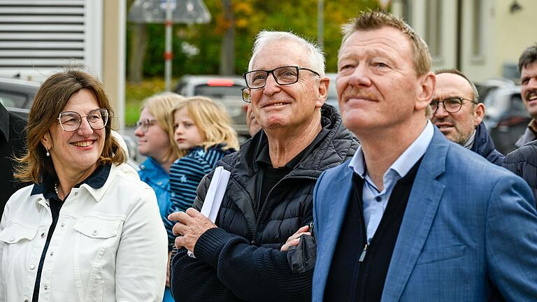 Projektleiter Joachim Beck und Bürgermeister Peter Juks (von links) beim Richtfest des Hotel Meintz in Ochsenfurt. Projektleiter Joachim Beck und Bürgermeister Peter Juks (von links) beim Richtfest des Hotel Meintz in Ochsenfurt.
