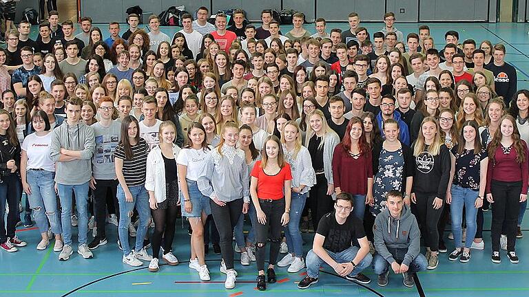 179 junge Frauen und Männer haben am Regiomontanus-Gymnasium in Haßfurt erfolgreich ihr Abitur abgelegt.