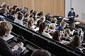 Symbolfoto aus dem Wintersemester 2017/2018: Pharmaziestudenten sitzen in einem Hörsaal am Hubland in einer Einführungsvorlesung im Fach Chemie. Foto: Daniel Peter