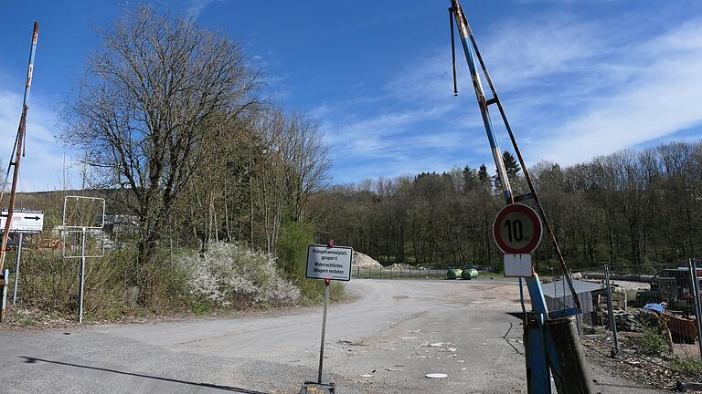 Der 2014 eröffnete Grüngutssammelplatz an der Querenteichstraße in Bischofsheim ist seit einiger Zeit geschlossen. Ein Ersatzgelände ist gefunden.