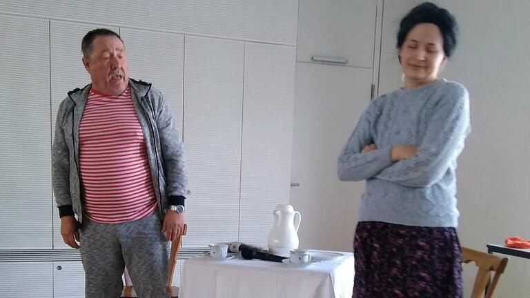Günter Diel und Lisa Zeller mit ihrer Bütt. Günter Diel und Lisa Zeller mit ihrer Bütt.