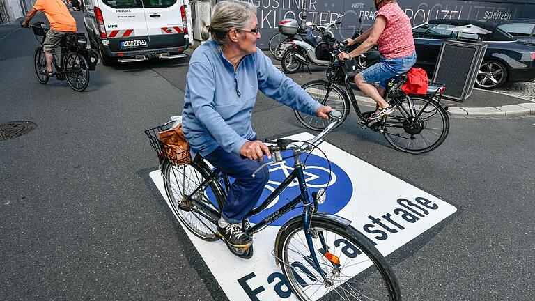 In der Büttnerstraße haben seit vergangener Woche Fahrradfahrer Vorrang.