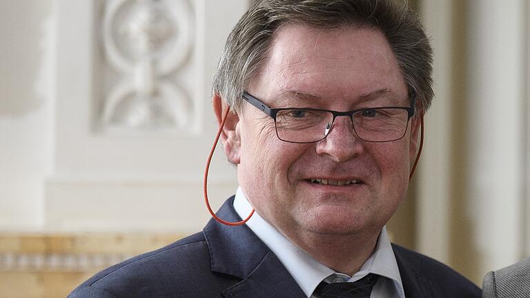 Streitfall Steigerwald - und Staatssekretär Gerhard Eck (CSU) mischt und streitet mit. Streitfall Steigerwald - und Staatssekretär Gerhard Eck (CSU) mischt und streitet mit.