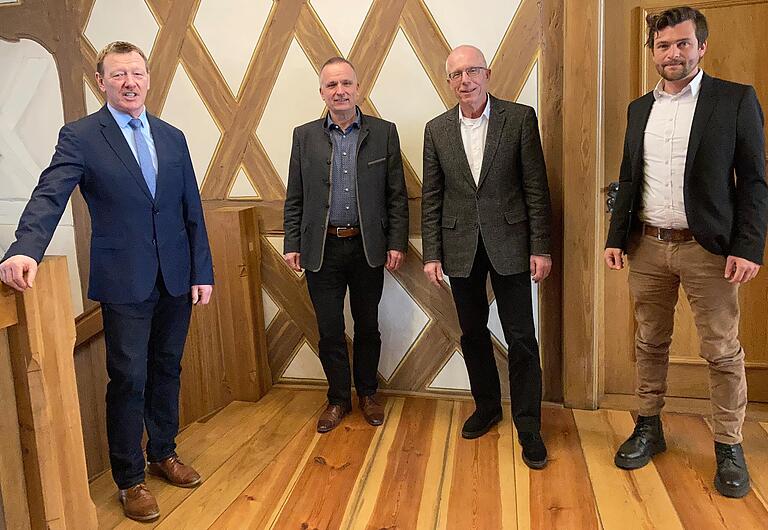 Die Bürgermeister Peter Juks aus Ochsenfurt, Wilfried Saak aus Sommmerhausen und Harald Kopp aus Marktbreit sowie Bastian Lange, Allianzmanager der ILE Maindreieck (von links), informierten über den neu gegründeten touristischen Zweckverband.