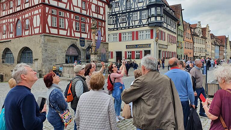 Die Reisegruppe aus Úrkút in Rothenburg ob der Tauber. Die Reisegruppe aus Úrkút in Rothenburg ob der Tauber.