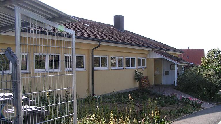 Über Möglichkeiten zur Deckung des Raumbedarfs in den Kinderbetreuungseinrichtungen beriet der Ochsenfurter Hauptausschuss ausführlich. Geprüft werden soll nun unter anderem, ob am Kindergarten rechts des Mains eine weitere Kita-Gruppe eingerichtet werden könnte. Über Möglichkeiten zur Deckung des Raumbedarfs in den Kinderbetreuungseinrichtungen beriet der Ochsenfurter Hauptausschuss ausführlich. Geprüft werden soll nun unter anderem, ob am Kindergarten rechts des Mains eine weitere Kita-Gruppe eingerichtet werden könnte.