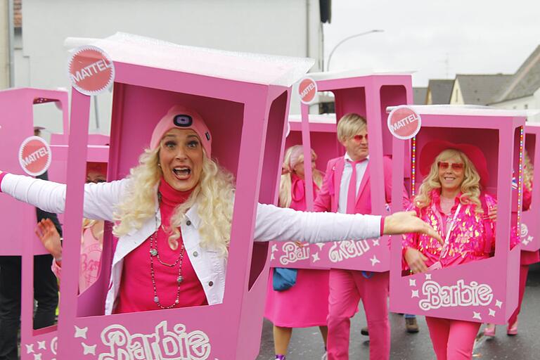 Die knallpinke Barbie-Fußgruppe war einer der Hingucker beim letztjährigen Faschingsumzug in Unterspiesheim.