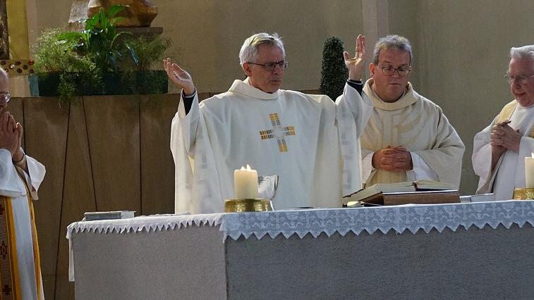 Vier Wegbegleiter des Seniorenkreises Eltmann feierten den Gottesdienst (von links): Pfr. i. R. Siegfried Vogt, Stadtpfarrer Bernhard Öchsner, Pfarrer Thomas Klemm und Pfr. i. R. Otmar Pottler.