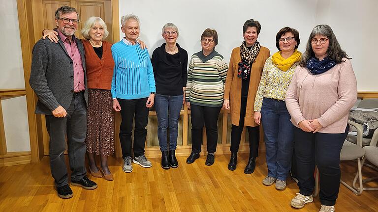 Für langjährige Aktivitäten wurden (von links) vom 1. Vorsitzenden Manfred Staub geehrt: Vera Schmidt (25 Jahre), Ambros Harth (40 J.), Helga Dietz (25 J.), Hannelore Ebner (20 J.), Dietlinde Staub (25 J.), Marga Deuerling (2. Vorsitzende) und Monika Miller (10 J.). Auf dem Bild fehlt Lena Arrighy (25 J.).