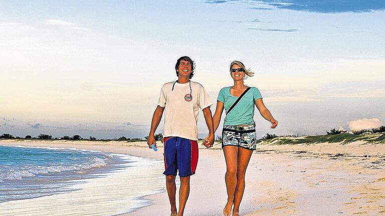 Glückliches Miteinander vor dem Albtraum: Heike Dorsch und ihr Freund Stefan beim Strandspaziergang auf der Isla Tortuga Glückliches Miteinander vor dem Albtraum: Heike Dorsch und ihr Freund Stefan beim Strandspaziergang auf der Isla Tortuga