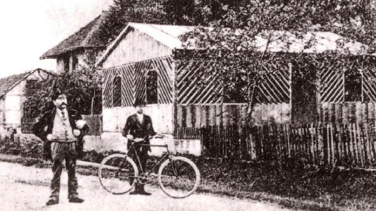 Der sogenannte &bdquo;Hertleinskeller&ldquo; außerhalb von Zeil auf dem Weg nach Haßfurt, verfügte früher auch über eine Kegelbahn (im Bild links), die noch bis in die 1930er-Jahre in Betrieb war.