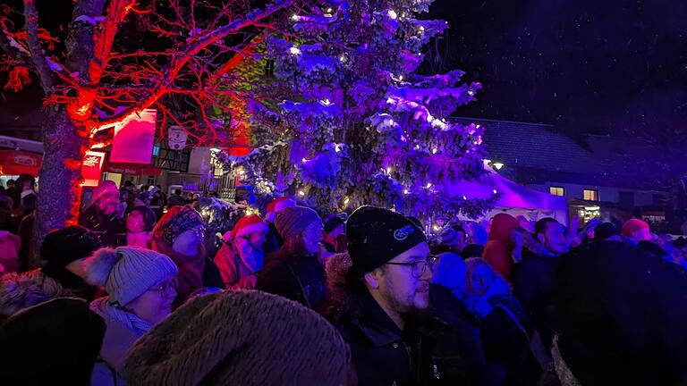 Der etwas anderen Weihnachtsmarktes in Oberelsbach war ein Erfolg. Am Samstag, 16., und Sonntag, 17. Dezember, veranstaltet die Umweltbildungsstätte ebenfalls einen Markt. Der etwas anderen Weihnachtsmarktes in Oberelsbach war ein Erfolg. Am Samstag, 16., und Sonntag, 17. Dezember, veranstaltet die Umweltbildungsstätte ebenfalls einen Markt.
