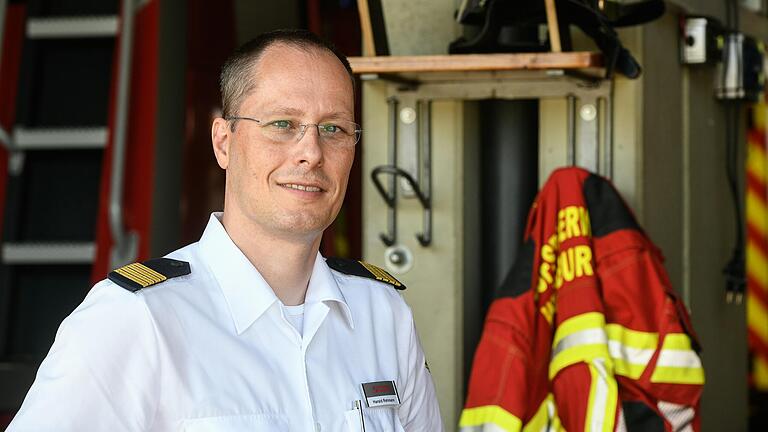 Er steht mit dem Führungsstab Katastrophenschutz seit über 500 Tagen im Corona-Dauereinsatz: Harald Rehmann,&nbsp;Leiter der Würzburger Berufsfeuerwehr und des Amtes für Zivil- und Brandschutz.