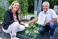 Petra und Hans Joachim Steger, Inhaber der Friedhofsgärtnerei Steger aus Würzburg, haben bei der Bundesgartenschau in Erfurt 2021 eine große Goldmedaille gewonnen. Prämiert wurde die Herbstgestaltung ihres Einzelgrabs für einen fiktiven zehnjährigen Jungen.