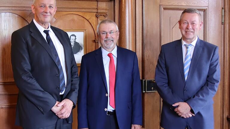 Der Präsident des Landgerichts Schweinfurt Reinhard Pfingstl, der Präsident des Oberlandesgerichts Bamberg Lothar Schmitt und der neue Präsident des Landgerichts Schweinfurt Franz Truppei (von links).