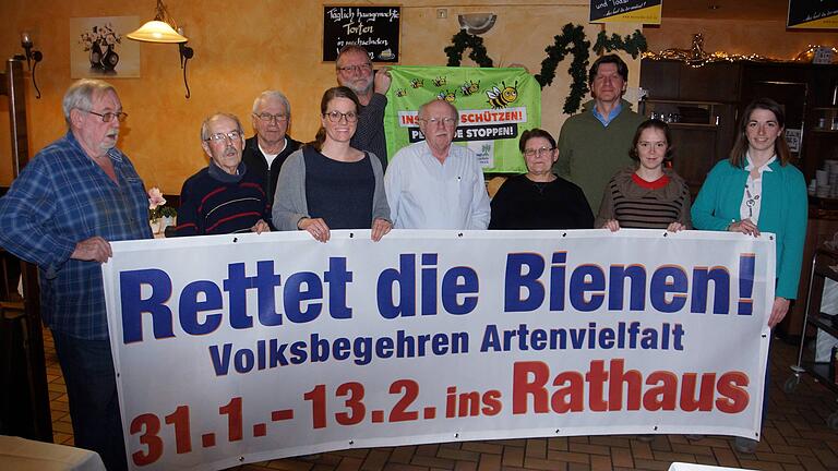 Ein Aktionsbündnis macht sich in Schweinfurt für das Volksbegehren "Rettet die Bienen" stark. Ein Aktionsbündnis macht sich in Schweinfurt für das Volksbegehren "Rettet die Bienen" stark.