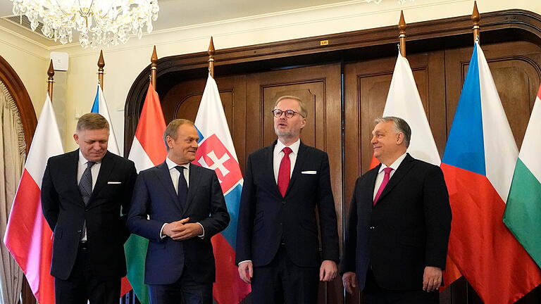 Treffen der Ministerpräsidenten der Visegrad-Gruppe.jpeg       -  Die Ministerpräsidenten der Visegrad-Gruppe: Robert Fico (Slowakei), Donald Tusk (Polen), Petr Fiala (Tschechien) und Viktor Orbán (Ungarn). Der Ukraine-Krieg sorgt für Streit zwischen den Staaten.