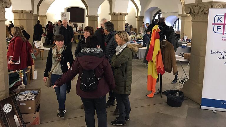 Trödeln zwischen Kitsch und Krempel: Der Katholische Frauenbund lädt zum Flohmarkt in die Kitzinger Rathaushalle. Trödeln zwischen Kitsch und Krempel: Der Katholische Frauenbund lädt zum Flohmarkt in die Kitzinger Rathaushalle.