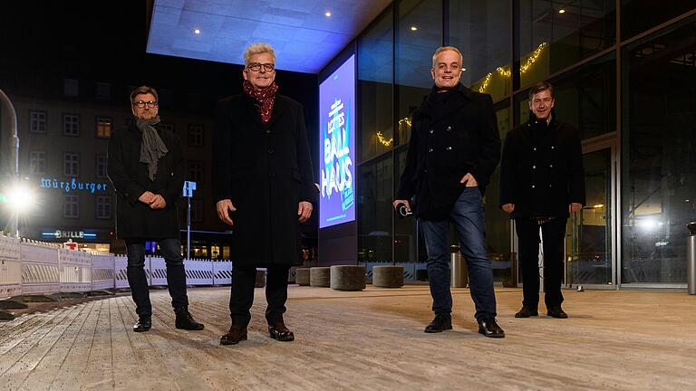 Vier der handelnden Personen in Sachen Mainfranken Theater Würzburg: (v. li.) Kulturreferent Achim Könneke, Intendant Markus Trabusch, Geschäftsführender Direktor Dirk Terwey und Oberbürgermeister Christian Schuchardt im Dezember 2021.&nbsp;