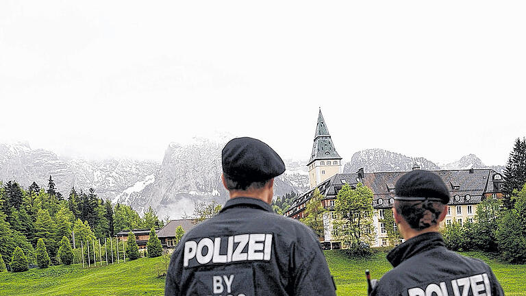 Unterstützung aus ganz Bayern: Etwa 700 Polizeibeamte aus Unterfranken wurden für den G7-Gipfel auf Schloss Elmau abgestellt. Auch aus dem Landkreis Kitzingen sind Beamte in den Süden gefahren.