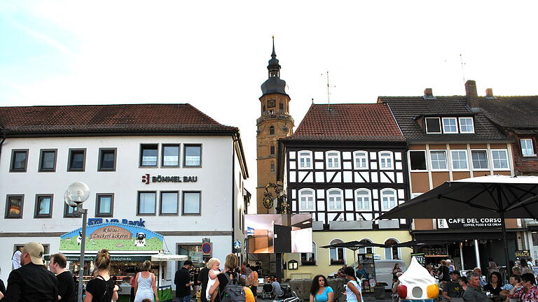 Sommerzauber in Bad Königshofen: Die Türmergilde eröffnete musikalisch den Abend.