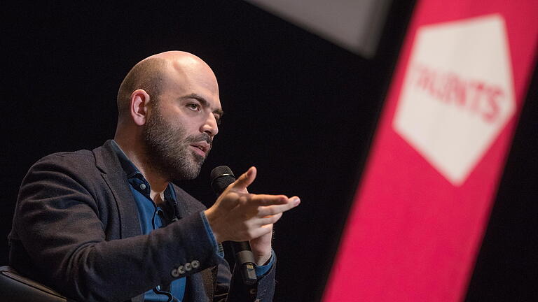 69. Berlinale - Diskussion mit Roberto Saviano       -  Der italienische Journalist und Schriftsteller Roberto Saviano gilt als mutiger Kämpfer gegen die italienische Mafia. Doch die rechte Regierung will ihn offensichtlich aus dem TV-Sender Rai drängen.