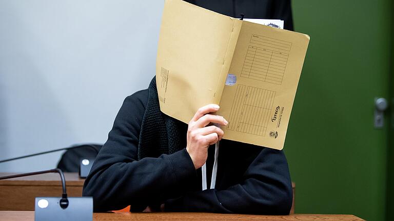 Wegen 88-fachen versuchten Mordes musste sich der 30-jährige Informatiker aus Würzburg vor dem Landgericht in München verantworten. Wegen 88-fachen versuchten Mordes musste sich der 30-jährige Informatiker aus Würzburg vor dem Landgericht in München verantworten.