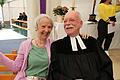 Der Kirchenvorstand von Ditterswind wünschte Pfarrer Wolfgang Scheidel und dessen Ehefrau Petra alles Gute für den neuen Lebensabschnitt, wozu die mitgebrachte Ruhestands-Kanzel einen Beitrag leisten möge.