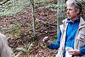 Förster Michael Heinrich erklärte den Teilnehmerinnen und Teilnehmern die Besonderheiten der Natur im Stengerts nördlich von Bischofsheim.       -  Förster Michael Heinrich erklärte den Teilnehmerinnen und Teilnehmern die Besonderheiten der Natur im Stengerts nördlich von Bischofsheim.