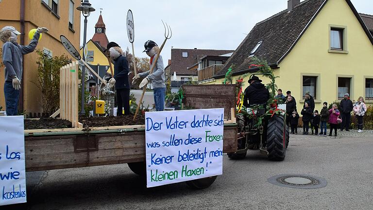 Ein Corona-Streit unter Nachbarn war Thema beim Umzug.