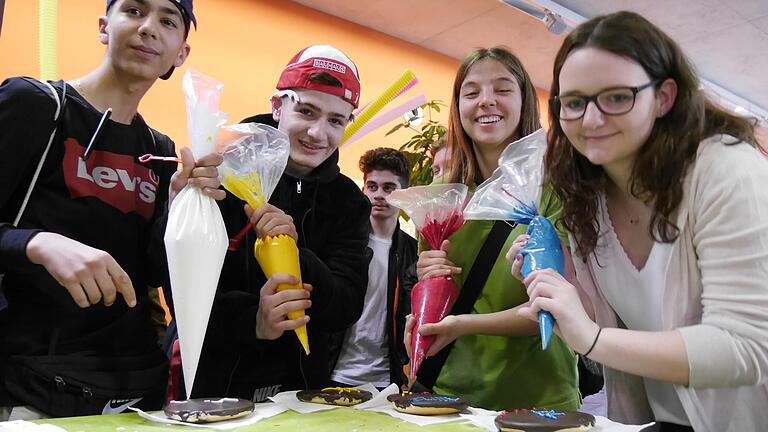 Kommt in die Tüte: Auch im Bäckerhandwerk geht es spritzig, bunt und kreativ zu. Kommt in die Tüte: Auch im Bäckerhandwerk geht es spritzig, bunt und kreativ zu.