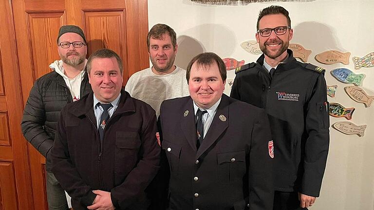 Auf dem Foto (von links): 1. Bürgermeister Bernd Korbmann, 1. Kommandant Florian Baunach, 1. Vorstand Ronnie Schätzlein, neuer 2. Kommandant Jochen Seubert und Kreisbrandmeister Holger Pfeuffer.