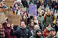 Rund 10 000 Menschen demonstrierten nach Veranstalterangaben am Samstag in Würzburg gegen Rechtsradikalismus und für die Demokratie.