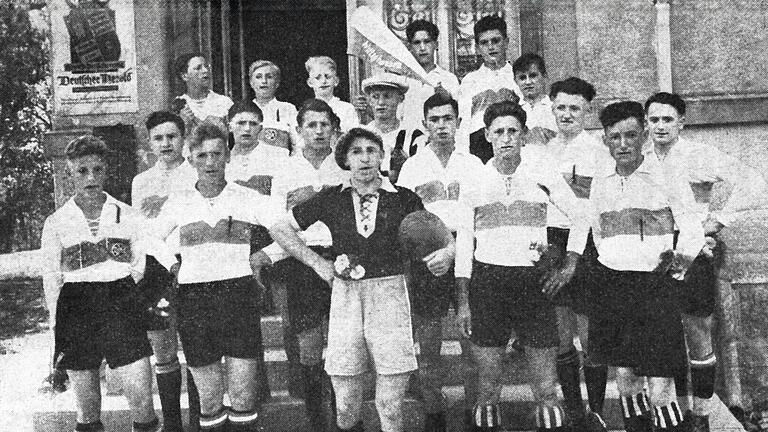 Heldenhafte Fußballer waren in der Anfangszeit des SV Wittighausen gefragt. Der Ball war noch aus echtem Leder. Heldenhafte Fußballer waren in der Anfangszeit des SV Wittighausen gefragt. Der Ball war noch aus echtem Leder.