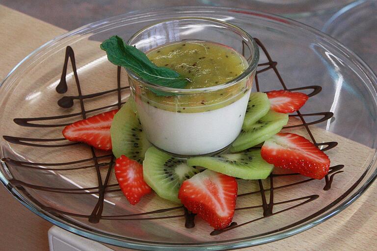 Beate Hußlein macht am ersten Weihnachtsfeiertag Panna cotta als Nachspeise. Beate Hußlein macht am ersten Weihnachtsfeiertag Panna cotta als Nachspeise.
