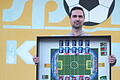 Stefan König: Fußballer und Spiele-Erfinder       -  18 Spiele hat Stefan König (im Bild) bereits erfunden. Der 'Goal Getter' ist ein taktisches Fußball-Brettspiel, in dem der 44-Jährige Kicker aus der Region auf humorvolle Weise verewigt hat.