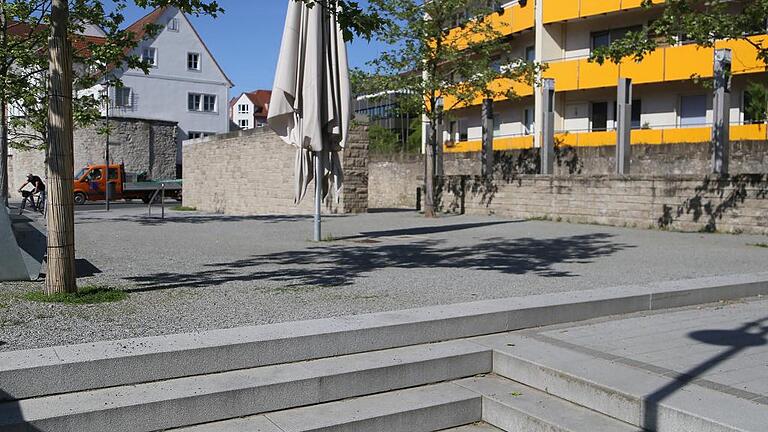 Noch ist der Felix-Freudenberger-Platz am Main öd und leer. Bald soll aber wieder das Café Felicia mit neuem Konzept hier stehen. Noch ist der Felix-Freudenberger-Platz am Main öd und leer. Bald soll aber wieder das Café Felicia mit neuem Konzept hier stehen.