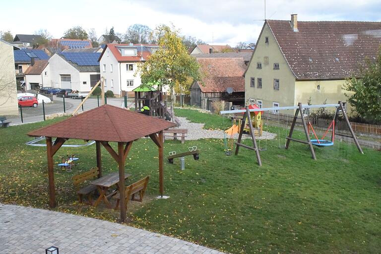 Dank einer Elterninitiative ist beim Dorfgemeinschaftshaus ein Spielplatz entstanden.