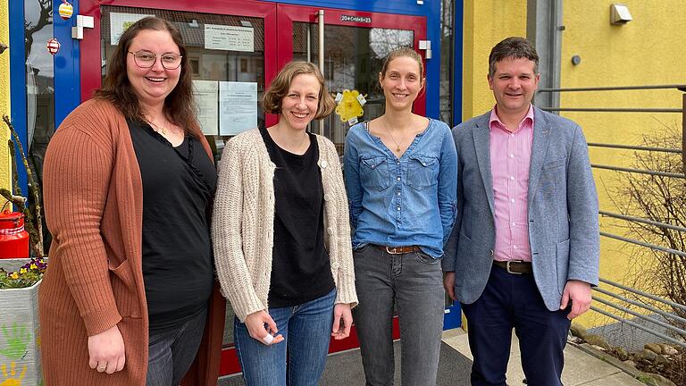 Die Trägerschaft des Karlburger Kindergartens geht vom örtlichen Caritasverein 'St. Johannes der Täufer' an den Caritas-Verband Main-Spessart über. Das Bild zeigt Keoma Lambinus, Anna Papke, Karina Kübert und Florian Schüßler. Die Trägerschaft des Karlburger Kindergartens geht vom örtlichen Caritasverein 'St. Johannes der Täufer' an den Caritas-Verband Main-Spessart über. Das Bild zeigt Keoma Lambinus, Anna Papke, Karina Kübert und Florian Schüßler.