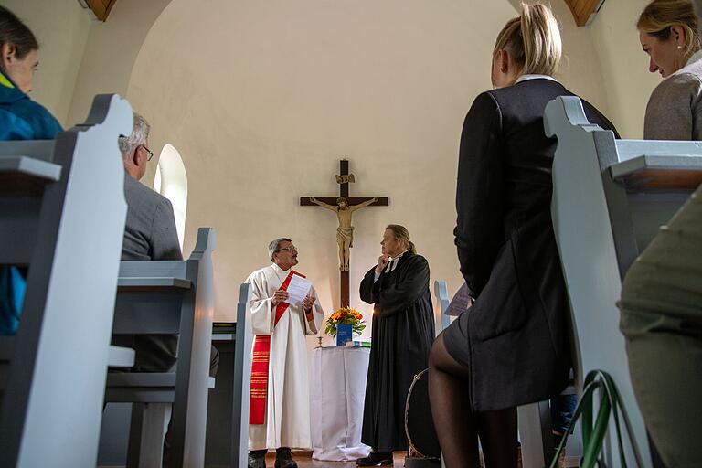 Den Gottesdienst mit geladenen Gästen zelebrierten Diakon Michael Reubel und Pfarrerin Sonja von Aschen. Den Gottesdienst mit geladenen Gästen zelebrierten Diakon Michael Reubel und Pfarrerin Sonja von Aschen.