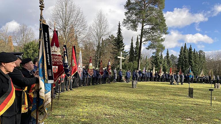 Eine Veranstaltung zum Volkstrauertag fand am Bad Kissinger Parkfriedhof statt. - Eine Veranstaltung zum Volkstrauertag fand am Bad Kissinger Parkfriedhof statt. Eine Veranstaltung zum Volkstrauertag fand am Bad Kissinger Parkfriedhof statt. - Eine Veranstaltung zum Volkstrauertag fand am Bad Kissinger Parkfriedhof statt.