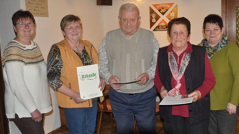 Ehrungen beim Verein für Gartenbau und Landschaftspflege Pfarrweisach (von links): Vorsitzende Andrea Werner, die Jubilare Elisabeth Lunz (25 Jahre), Alfred Rügheimer, Anni Weiglein (jeweils 50 Jahre) und zweite Vorsitzende Renate Heusinger.